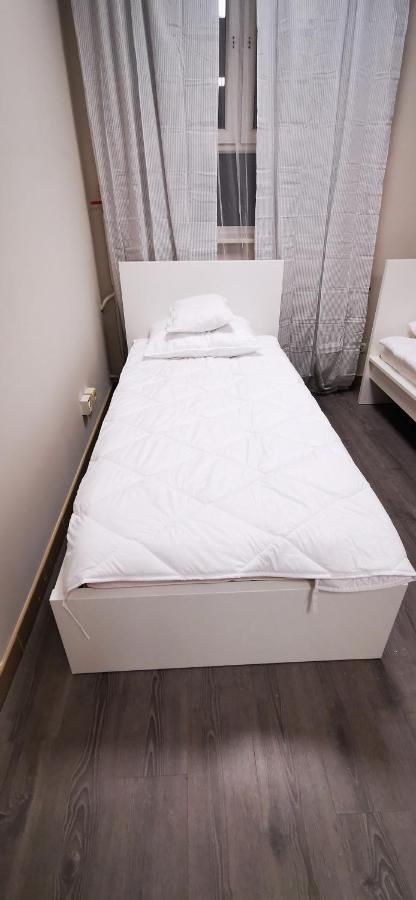 Hostel Powstaniec Wola - Private Rooms Warsaw Ngoại thất bức ảnh