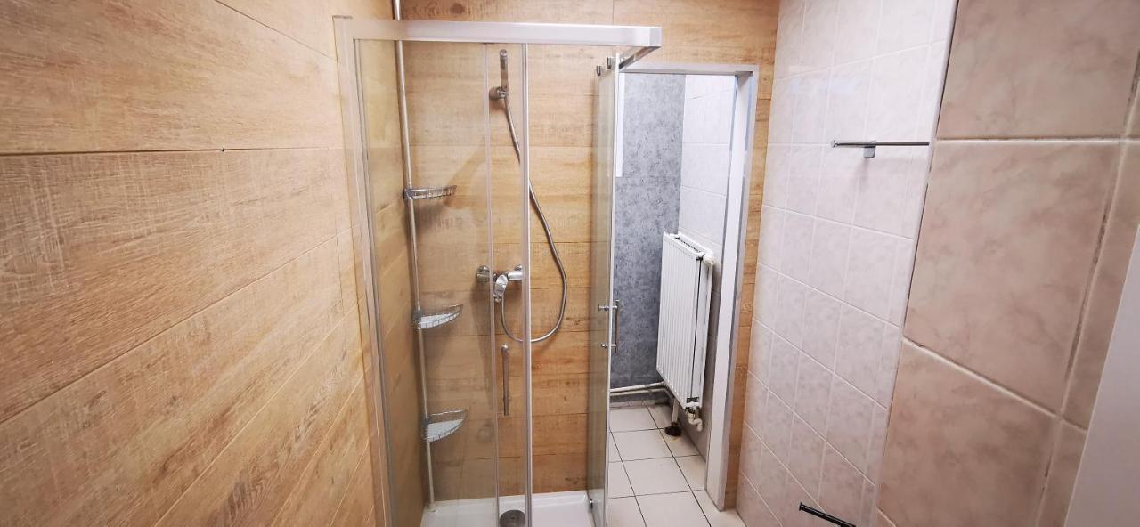 Hostel Powstaniec Wola - Private Rooms Warsaw Ngoại thất bức ảnh