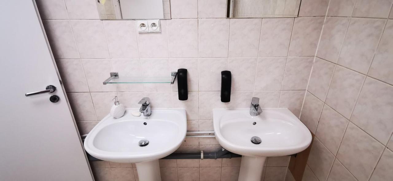 Hostel Powstaniec Wola - Private Rooms Warsaw Ngoại thất bức ảnh
