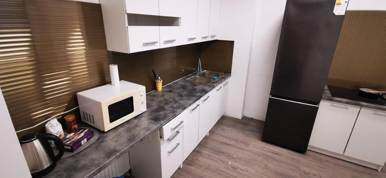 Hostel Powstaniec Wola - Private Rooms Warsaw Ngoại thất bức ảnh