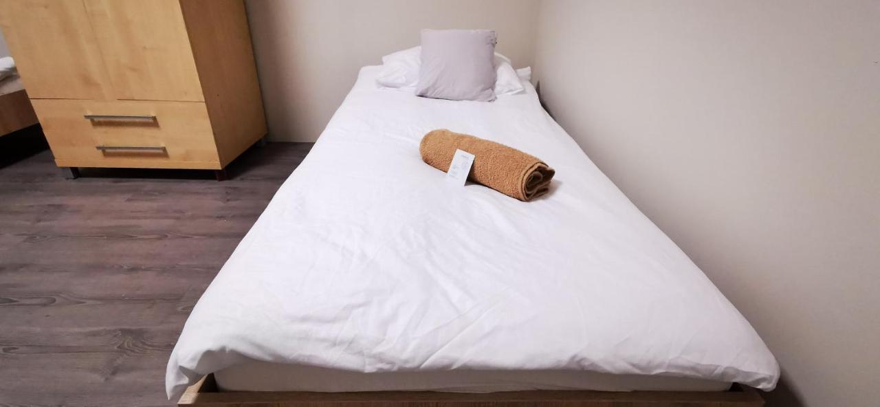 Hostel Powstaniec Wola - Private Rooms Warsaw Ngoại thất bức ảnh