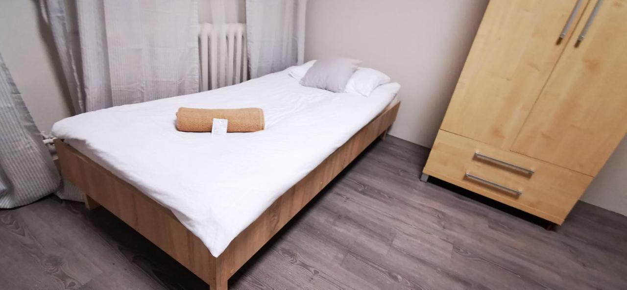 Hostel Powstaniec Wola - Private Rooms Warsaw Ngoại thất bức ảnh