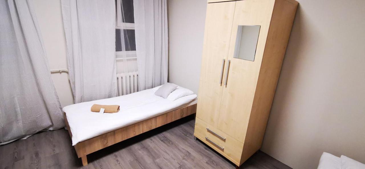 Hostel Powstaniec Wola - Private Rooms Warsaw Ngoại thất bức ảnh