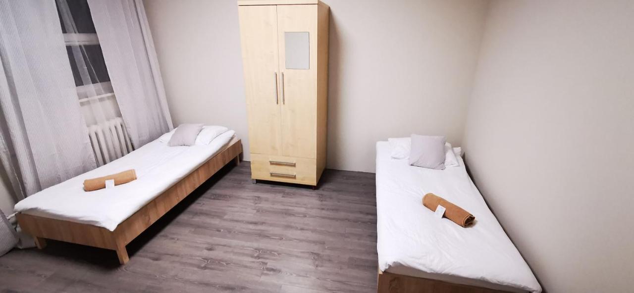 Hostel Powstaniec Wola - Private Rooms Warsaw Ngoại thất bức ảnh