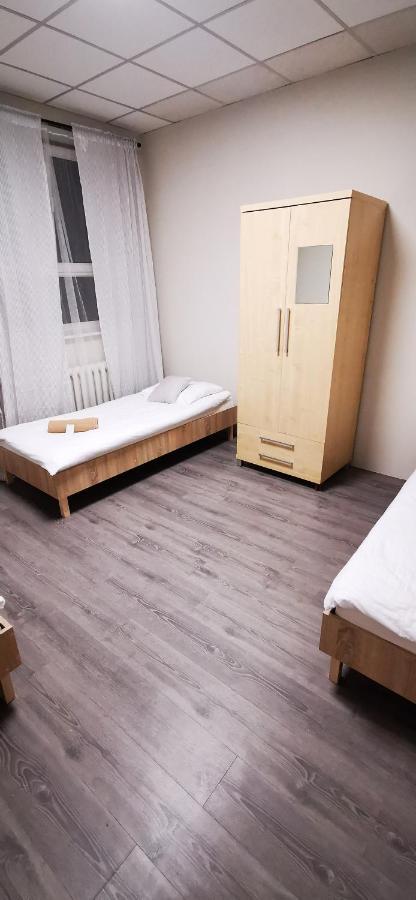 Hostel Powstaniec Wola - Private Rooms Warsaw Ngoại thất bức ảnh