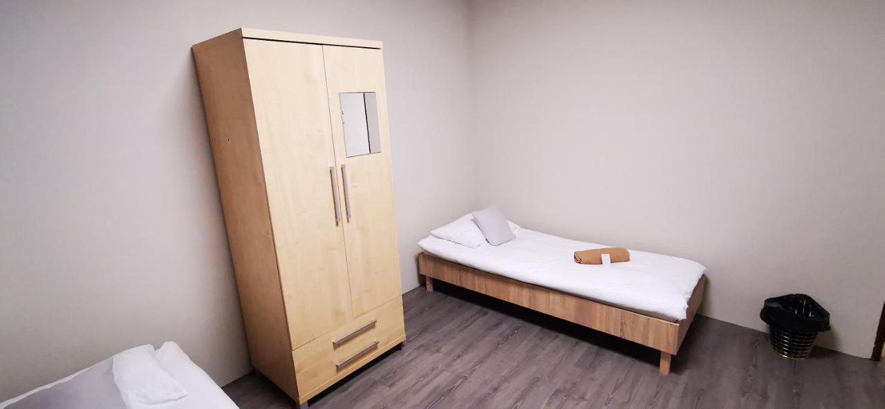 Hostel Powstaniec Wola - Private Rooms Warsaw Ngoại thất bức ảnh