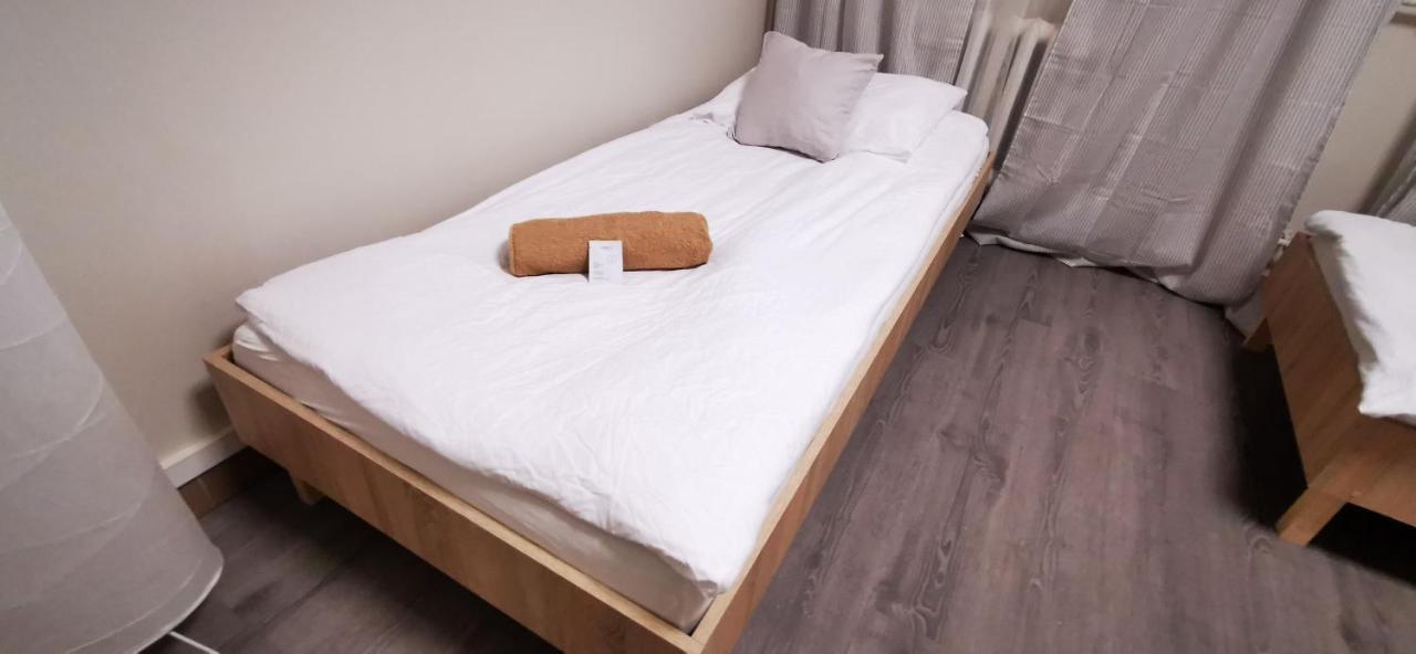 Hostel Powstaniec Wola - Private Rooms Warsaw Ngoại thất bức ảnh