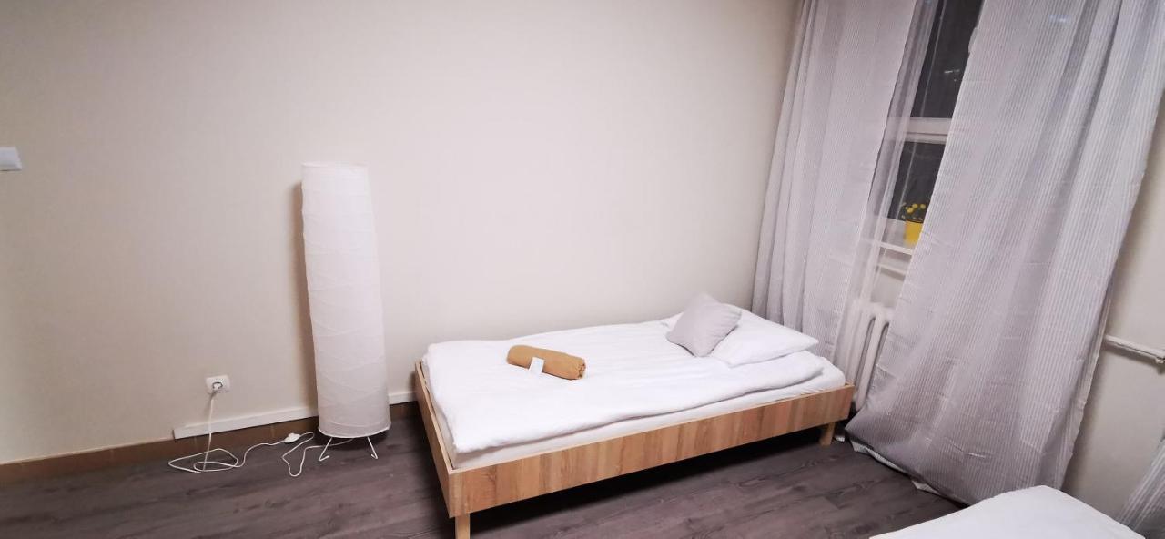 Hostel Powstaniec Wola - Private Rooms Warsaw Ngoại thất bức ảnh