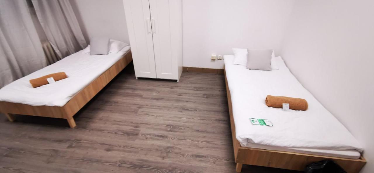 Hostel Powstaniec Wola - Private Rooms Warsaw Ngoại thất bức ảnh