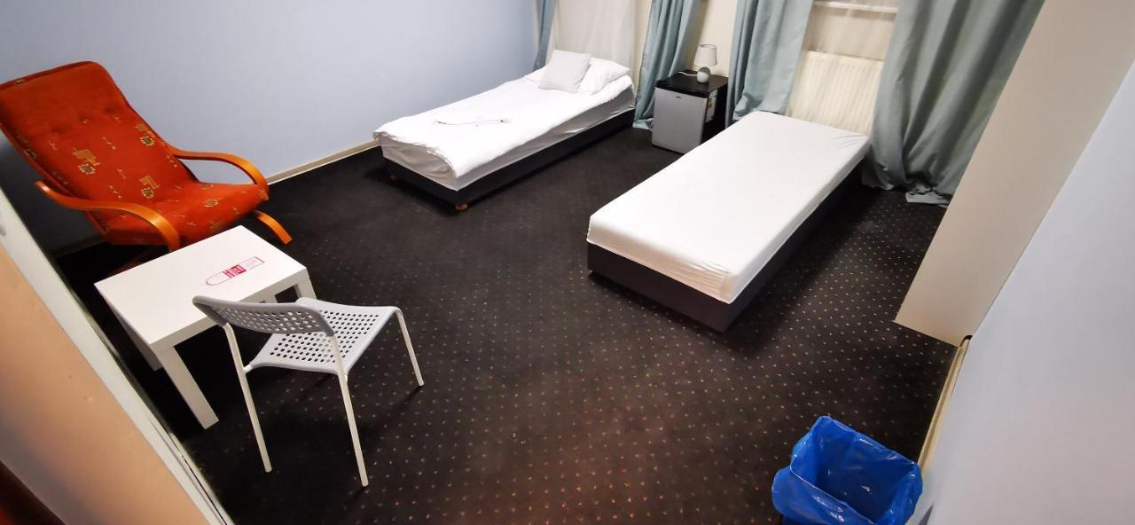 Hostel Powstaniec Wola - Private Rooms Warsaw Ngoại thất bức ảnh
