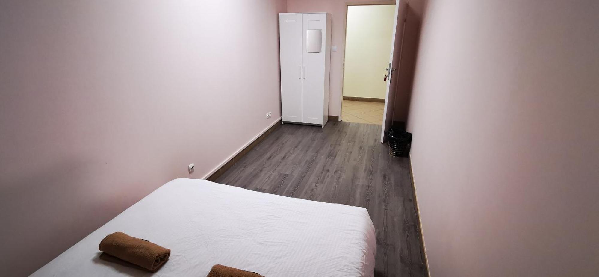 Hostel Powstaniec Wola - Private Rooms Warsaw Ngoại thất bức ảnh